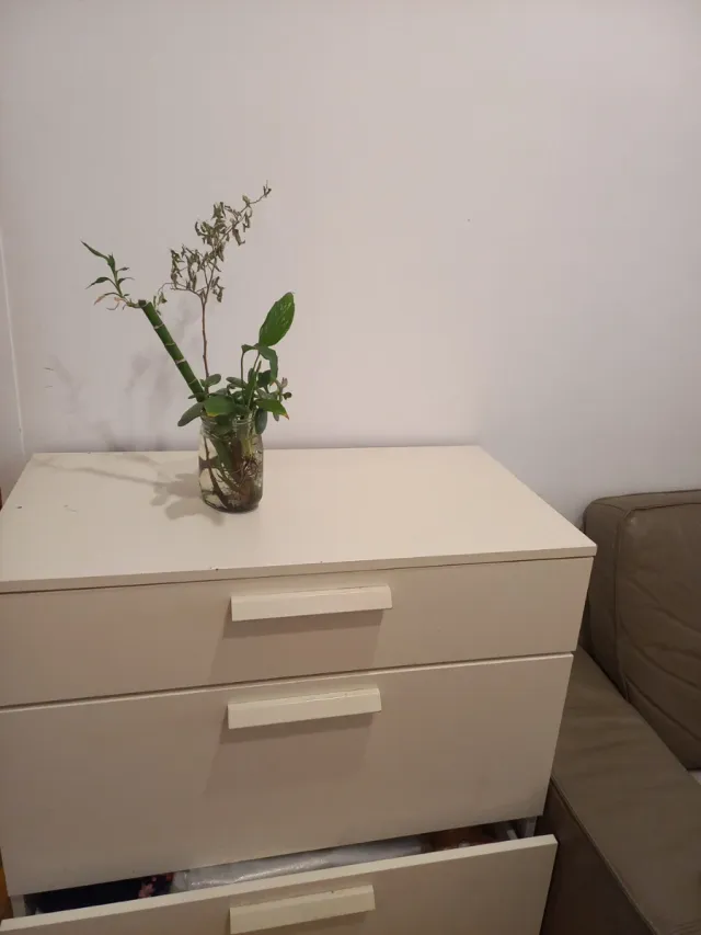 Cajonera blanca de madera