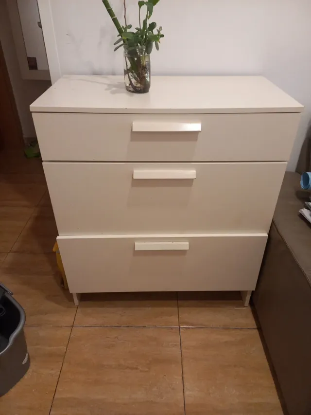 Cajonera blanca de madera