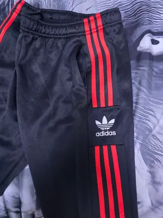 Pantalón chándal Adidas negro y rojo