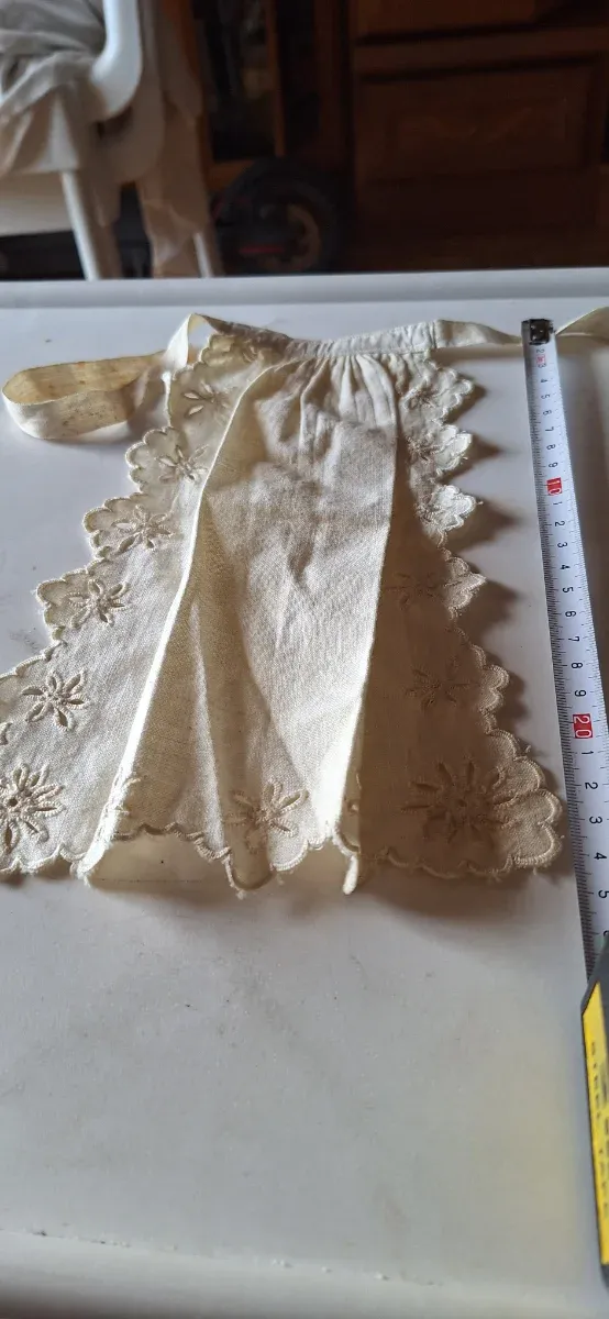 Adorno antiguo bordado floral