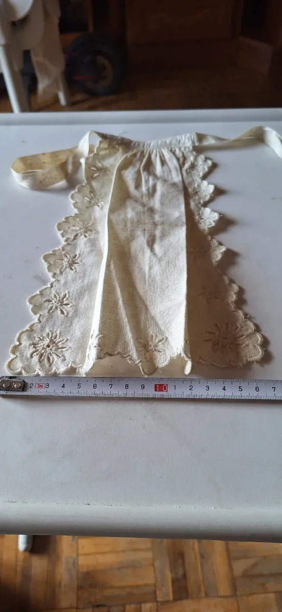 Adorno antiguo bordado floral