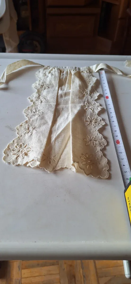 Adorno antiguo bordado floral