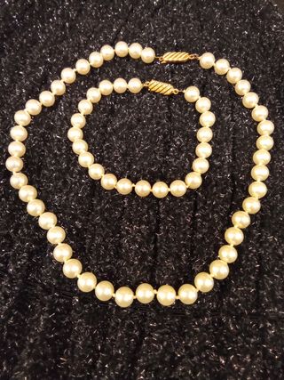 Conjunto collar y pulsera de perlas
