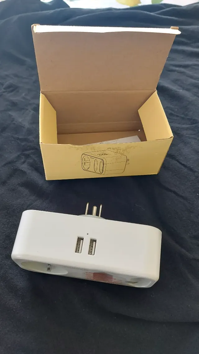 Adaptador Enchufe TESSAN con 2 USB