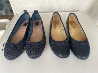 2 pares de manoletinas piel azul marino