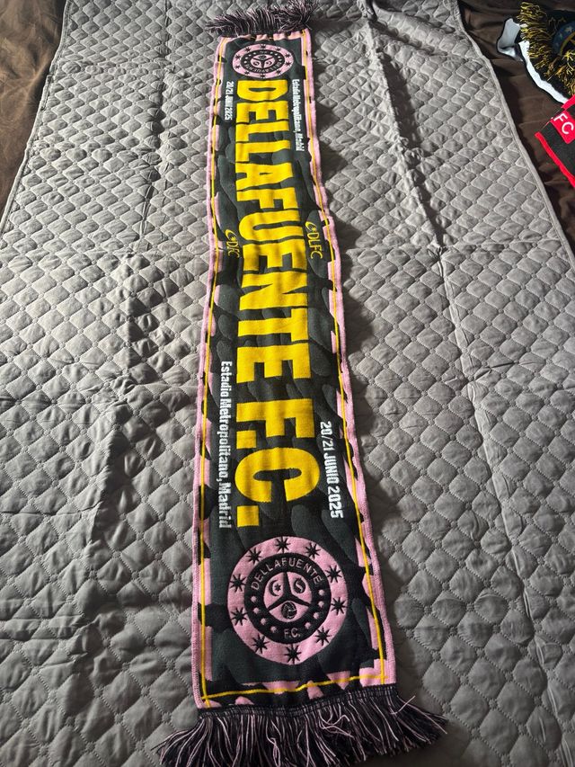 Bufanda Dellafuente FC Negra y Rosa