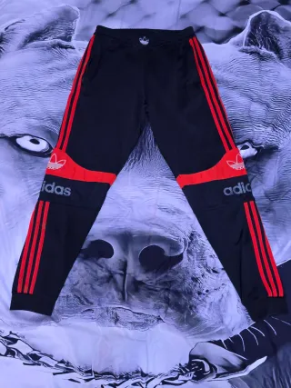 Pantalón chándal Adidas Negro y Rojo