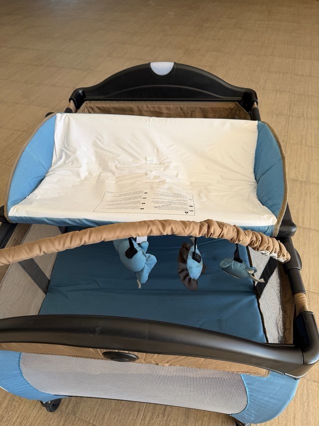 Cuna de viaje, dos alturas y cambiador