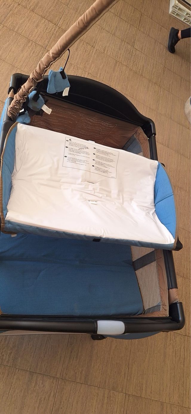 Cuna de viaje, dos alturas y cambiador