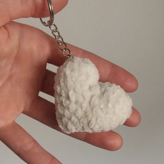 Llavero Corazón Blanco Peludo