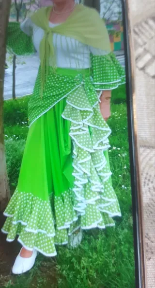 Traje de Sevillanas Verde y Blanco