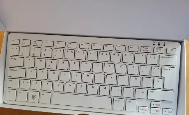 Raspberry Pi 500 8GB RAM
Teclado en español
