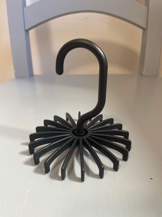 Colgador de corbatas giratorio