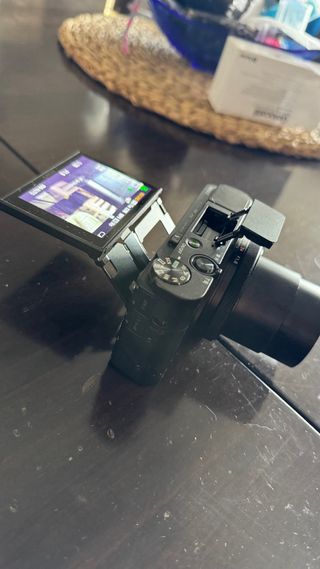 Cámara Sony RX100 V + Funda y batería extra