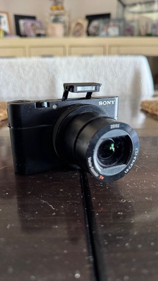 Cámara Sony RX100 V + Funda y batería extra