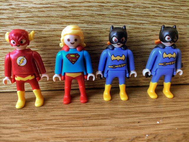 CAMBIO FIGURAS PLAYMOBIL SUPERHÉROES DC KINDER