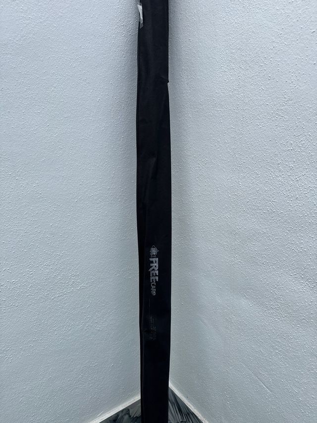 4 Cañas de Pescar FreeCarp + 24 Anzuelos