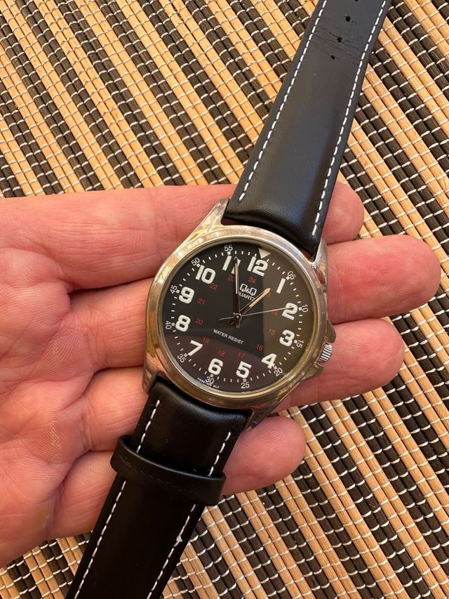 Reloj Q&Q Negro y Plateado