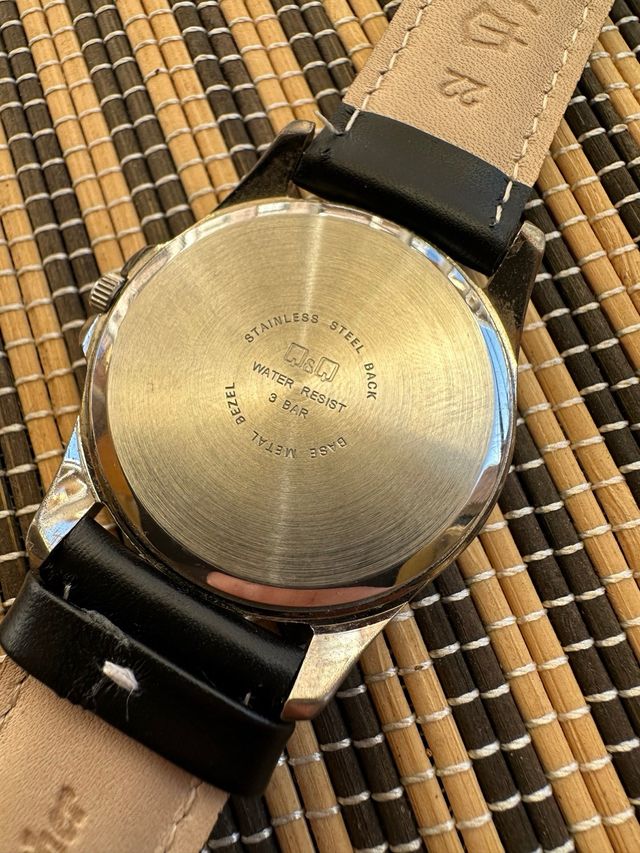 Reloj Q&Q Negro y Plateado