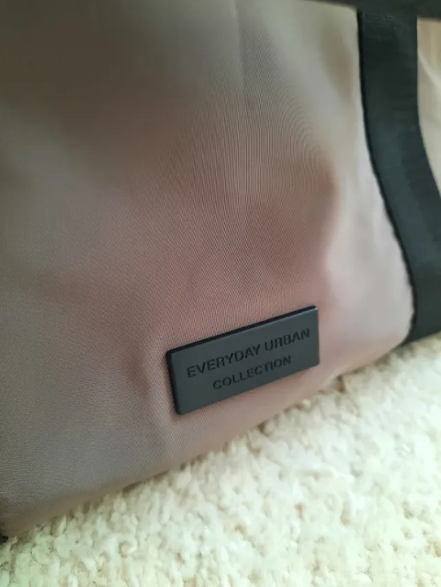 Bolsa pequena de nylon cru Lefties