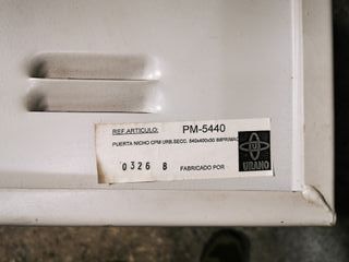 Puerta metálica contador luz URANO