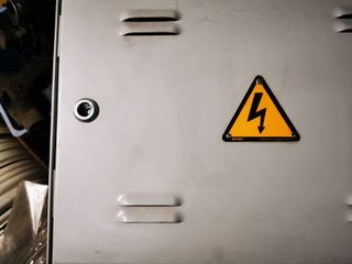 Puerta metálica contador luz URANO