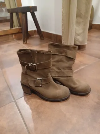 Botines marrones con hebillas