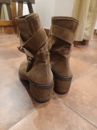 Botines marrones con hebillas