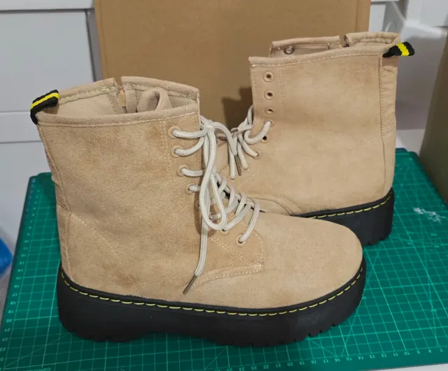 Botas de ante beige
