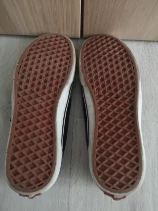 Vans grises y negras