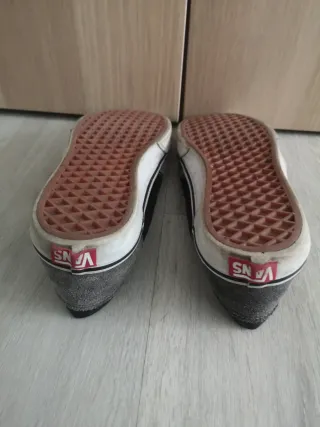 Vans grises y negras