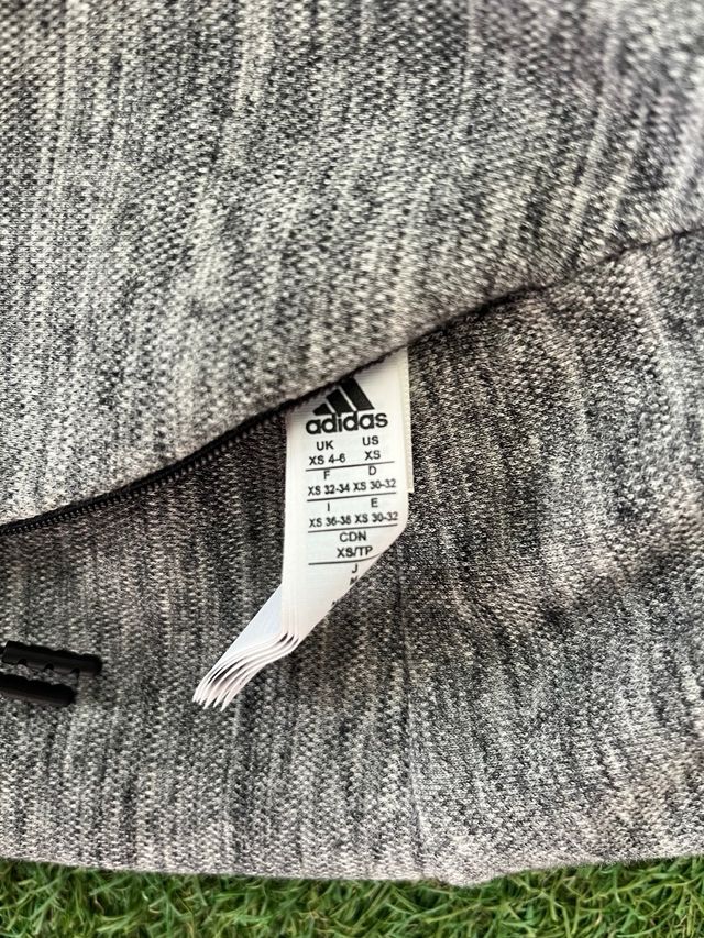 Pantalón chándal Adidas gris