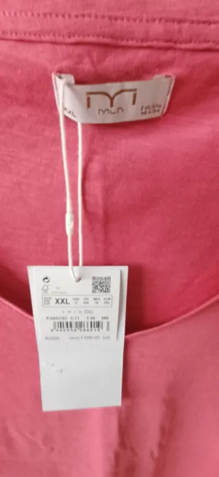 Camiseta rosa con detalles