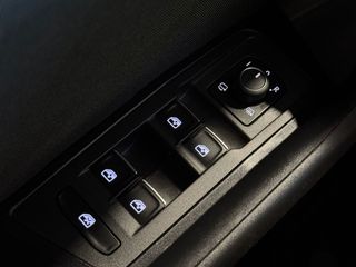 Volkswagen T-Roc 1.0 TSI 110CV ADVANCE .- " IMPECABLE ".- " SOLO 31.394KM ".- " NACIONAL ".- " REVISADO Y GARANTIZADO ".- " EURO-6AP ".- " MUY EQUIPADO ".-