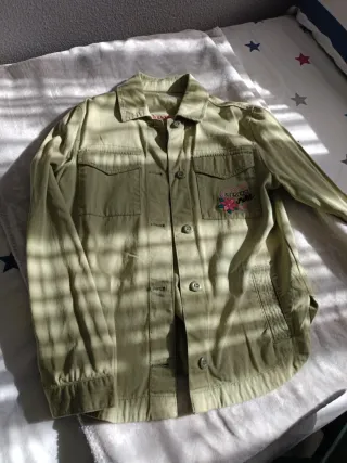 Sobrecamisa verde niña