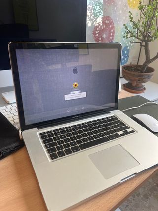 MacBook Pro A1286 Plata