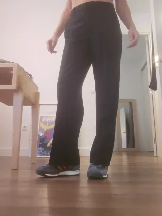 Pantalón negro de pinzas