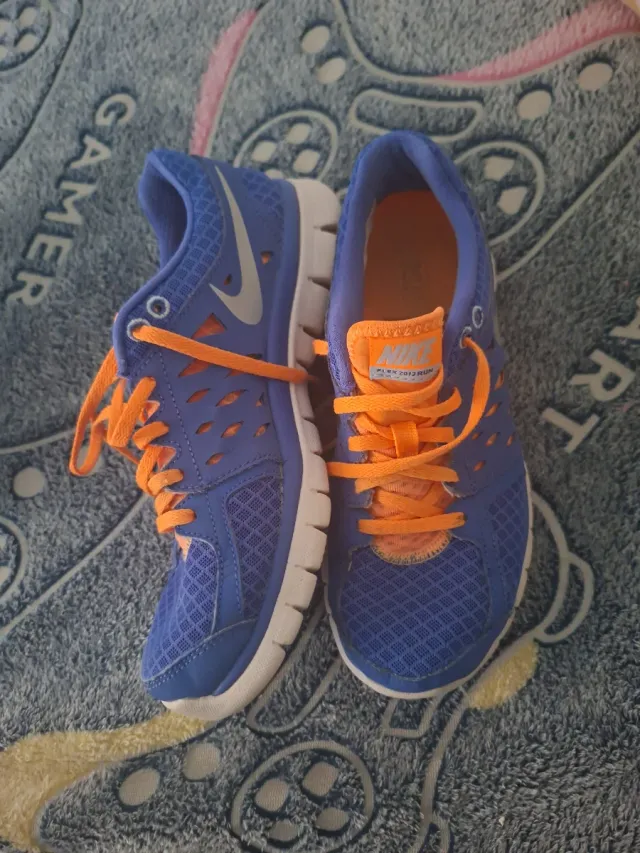 Zapatillas Nike Azul y Naranja