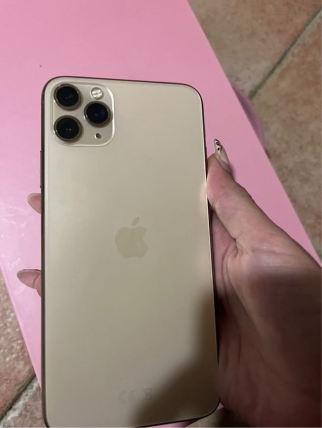 iPhone 11 Pro Max Dourado