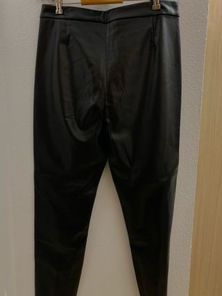 Pantalones Zara efecto piel negros Talla XL