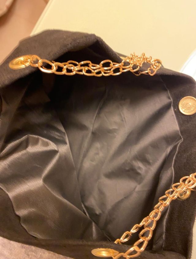 Borsa donna nera con dettagli oro