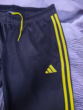 Pantalón chándal Adidas negro y amarillo