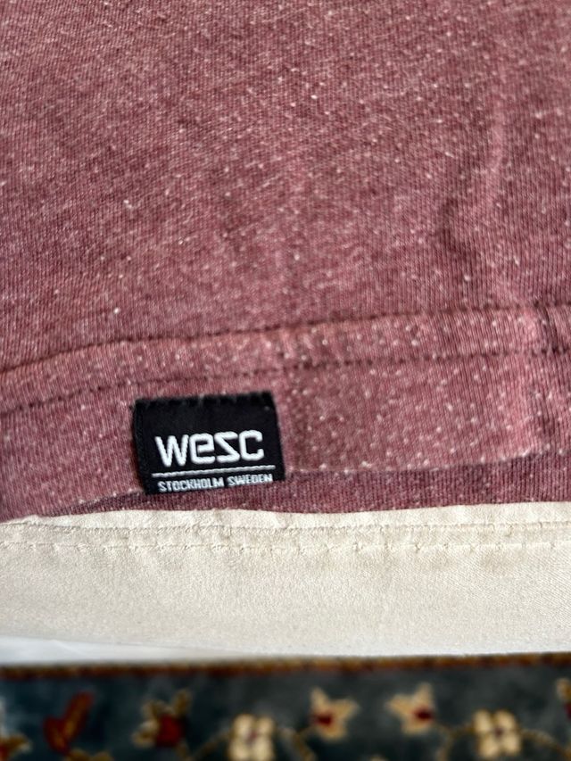 Camiseta Wesc Morada con Estampado