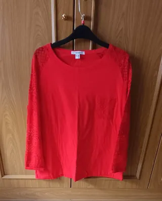 Camiseta roja manga larga encaje