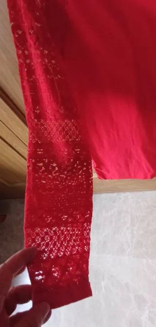 Camiseta roja manga larga encaje