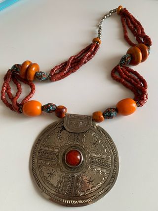 Collar tribal africano antiguo