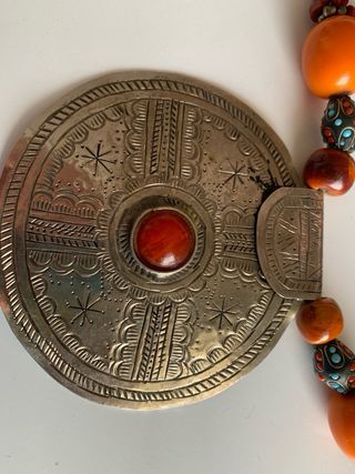 Collar tribal africano antiguo