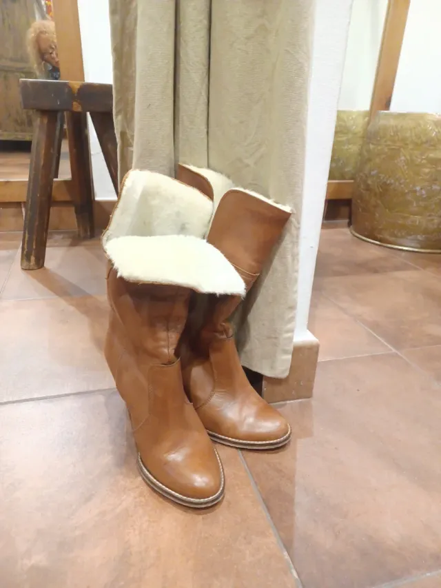 Botas de cuero marrones con forro