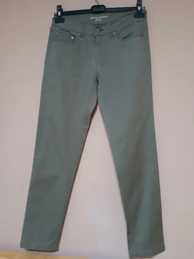 Pantalón mujer tobillero verde oliva