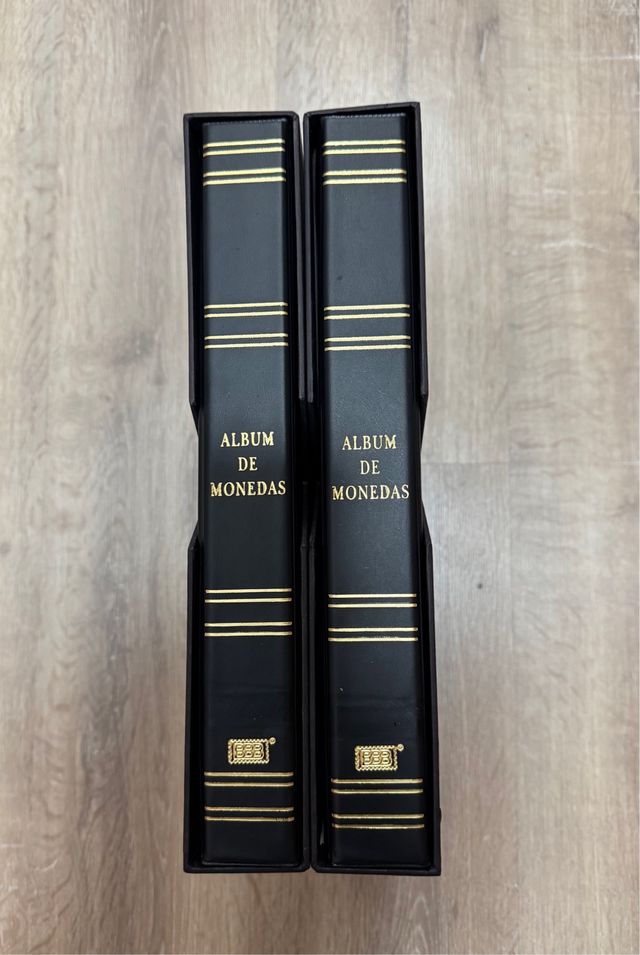 2 Álbumes para Monedas Negro Dorado. Marca BBB